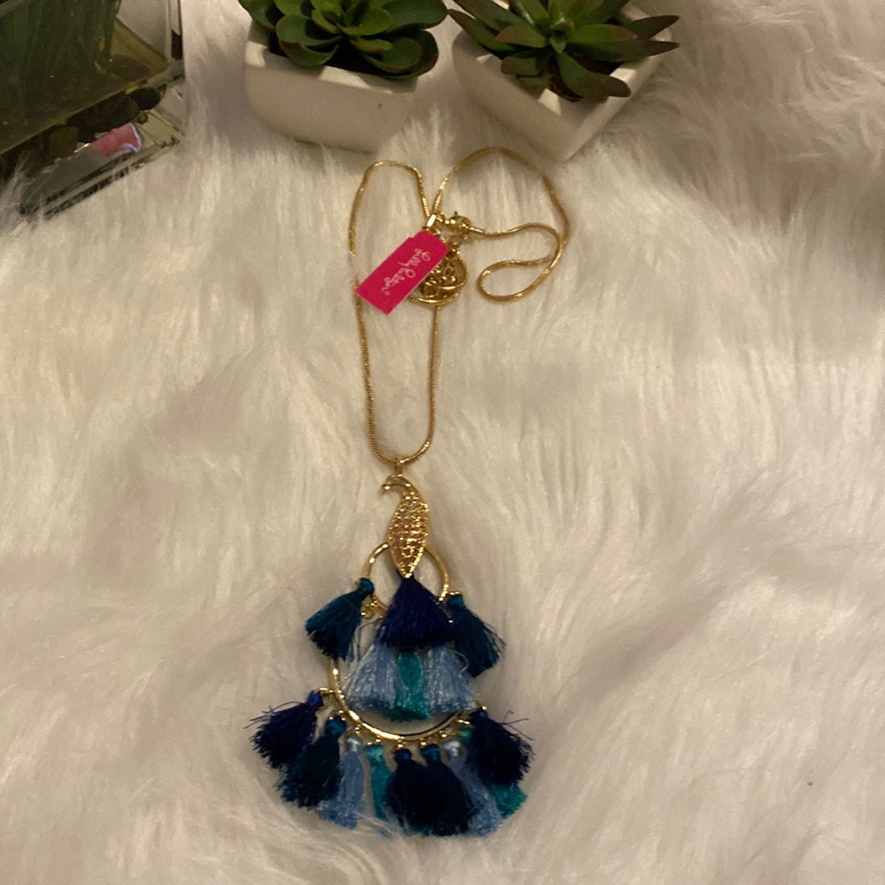 Lilly necklace